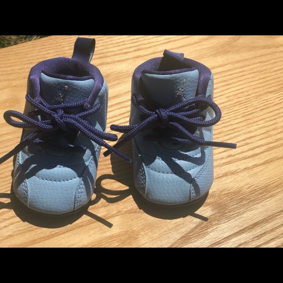 AIR JORDAN 12 GS - Picture 2 of 5